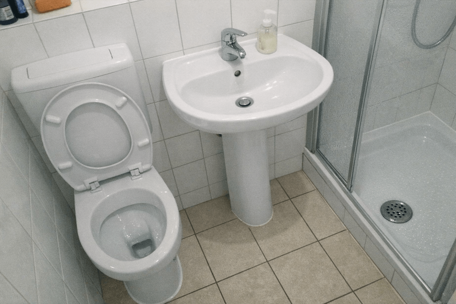 Sauberes Badezimmer nach erfolgreichem Serviceeinsatz